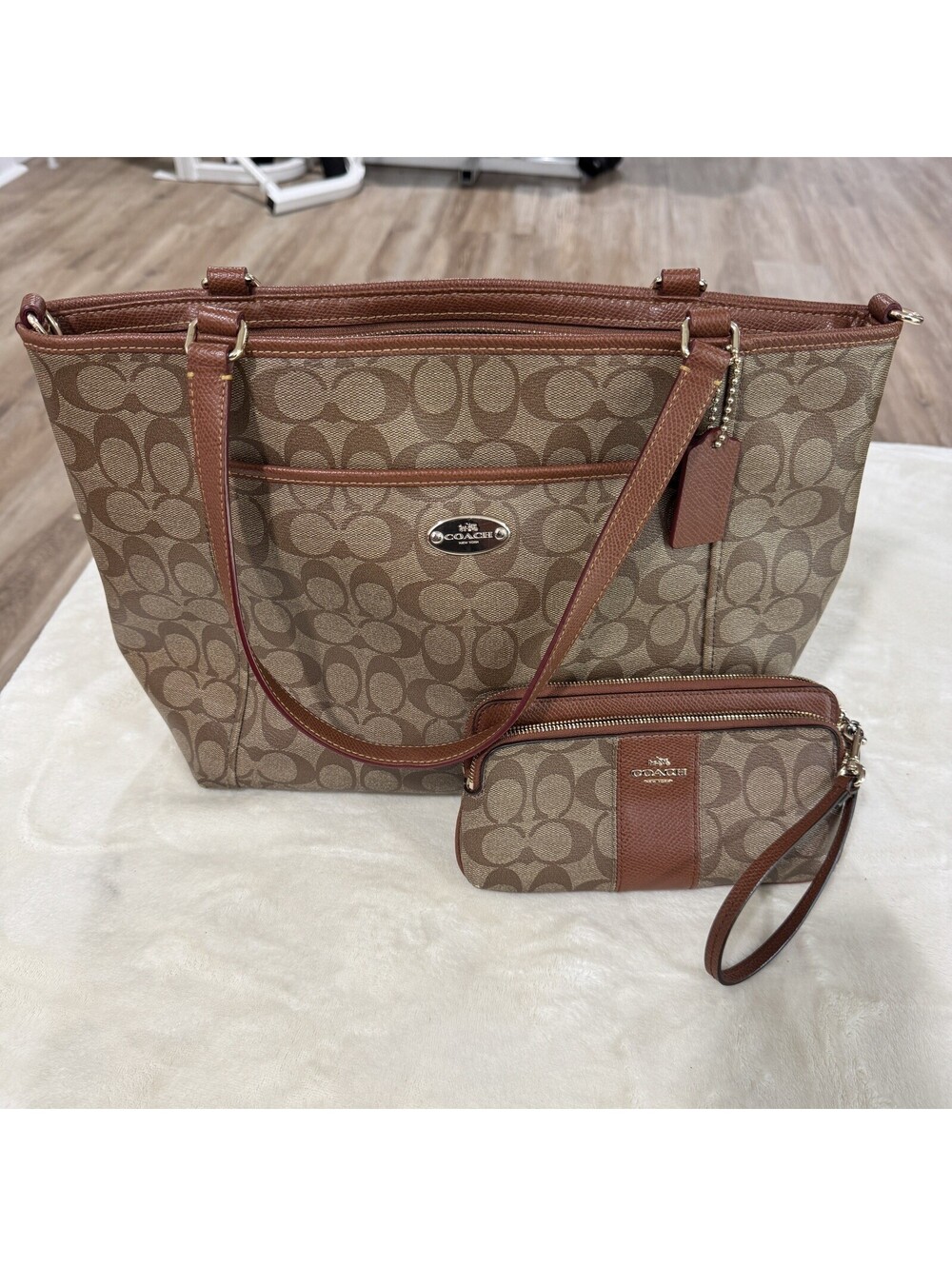 Coach F33998 Pocket TOTE Handbag Brown Signature Leather w/ WALLET Logo All Over